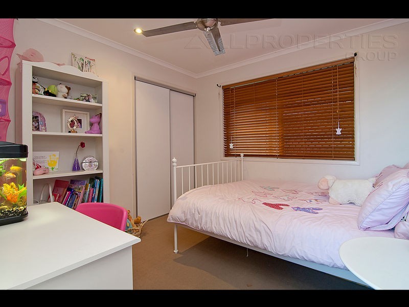 9 Wilpena Court, Springwood QLD 4127