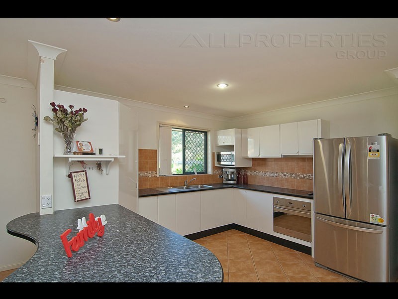 13 Carolina Pde, Forest Lake QLD 4078