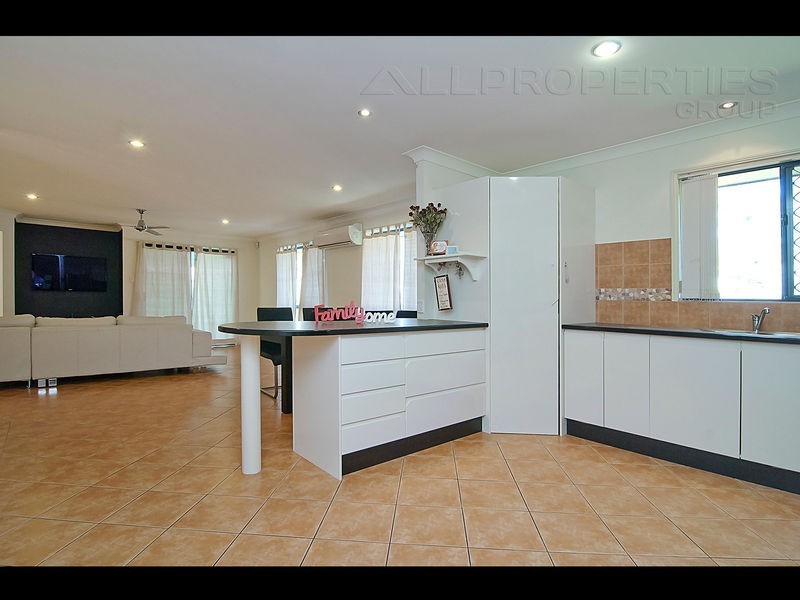 13 Carolina Pde, Forest Lake QLD 4078