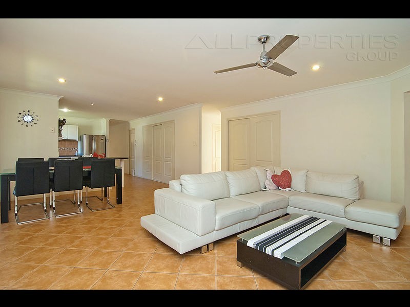 13 Carolina Pde, Forest Lake QLD 4078
