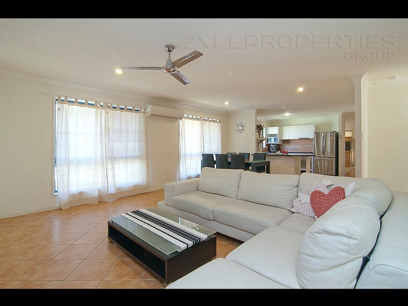 13 Carolina Pde, Forest Lake QLD 4078