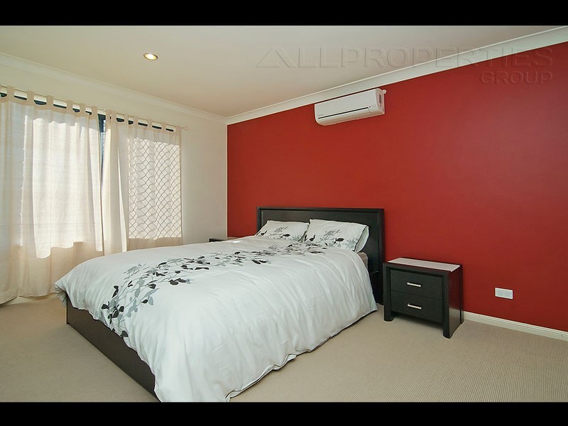 13 Carolina Pde, Forest Lake QLD 4078