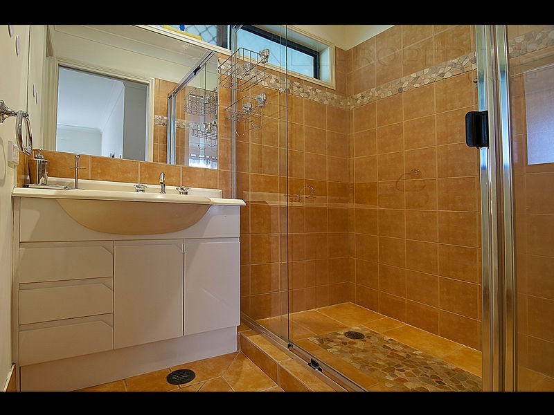 13 Carolina Pde, Forest Lake QLD 4078