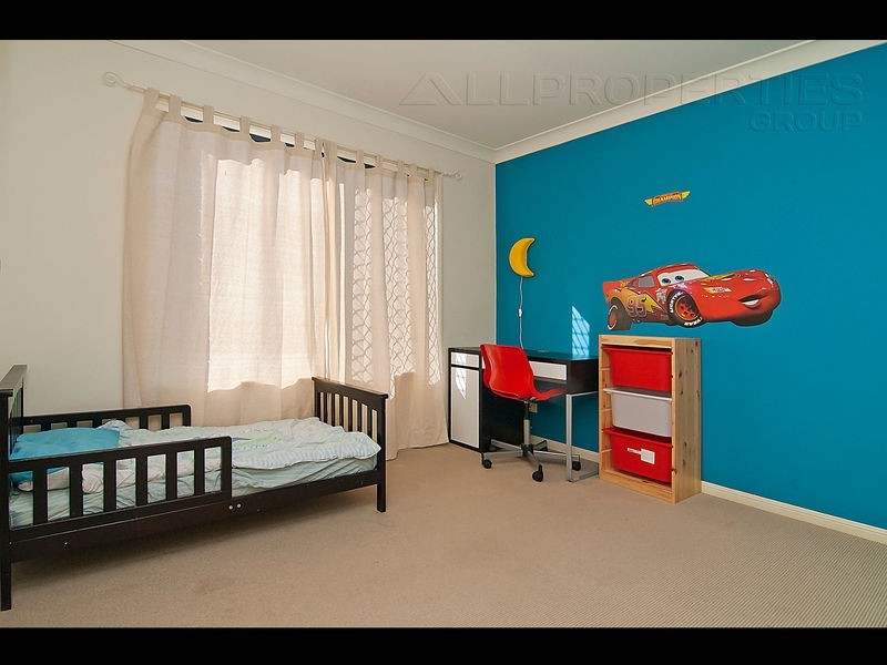 13 Carolina Pde, Forest Lake QLD 4078