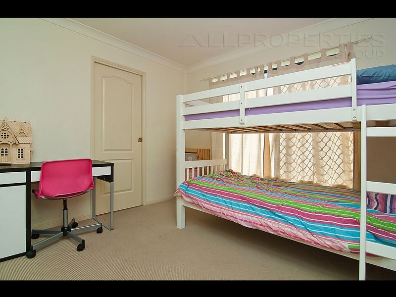 13 Carolina Pde, Forest Lake QLD 4078