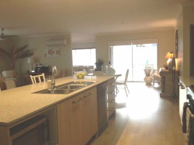 1 Bottlebrush Street, Heathwood QLD 4110