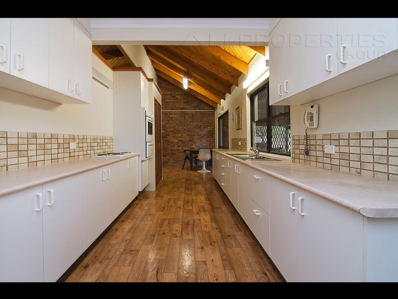 1 Clabon Street, Hillcrest QLD 4118