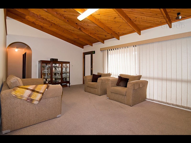 1 Clabon Street, Hillcrest QLD 4118