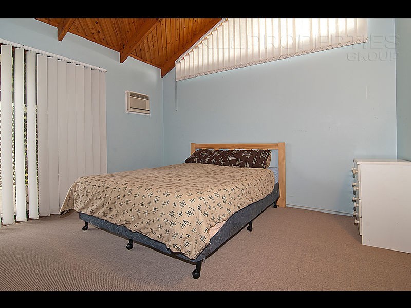 1 Clabon Street, Hillcrest QLD 4118