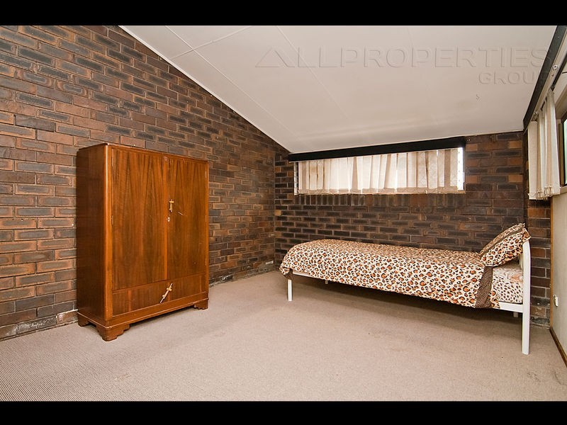 1 Clabon Street, Hillcrest QLD 4118