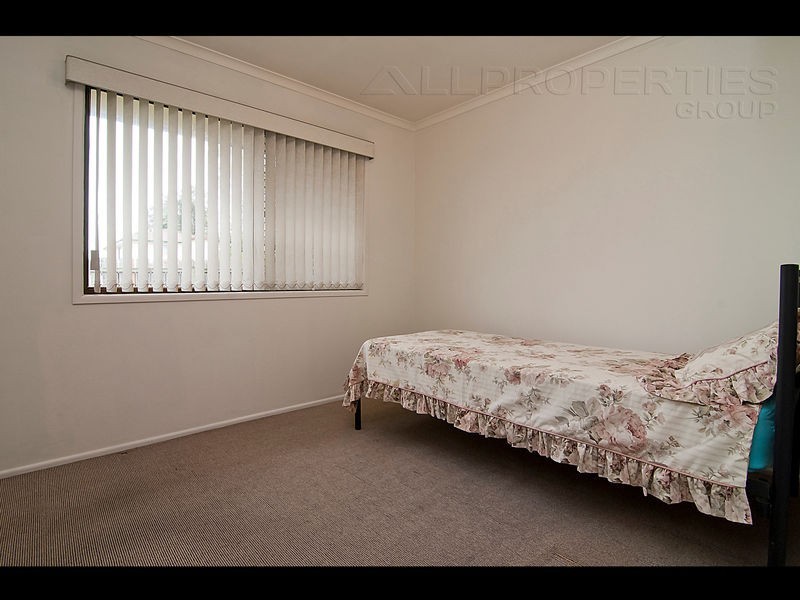 1 Clabon Street, Hillcrest QLD 4118