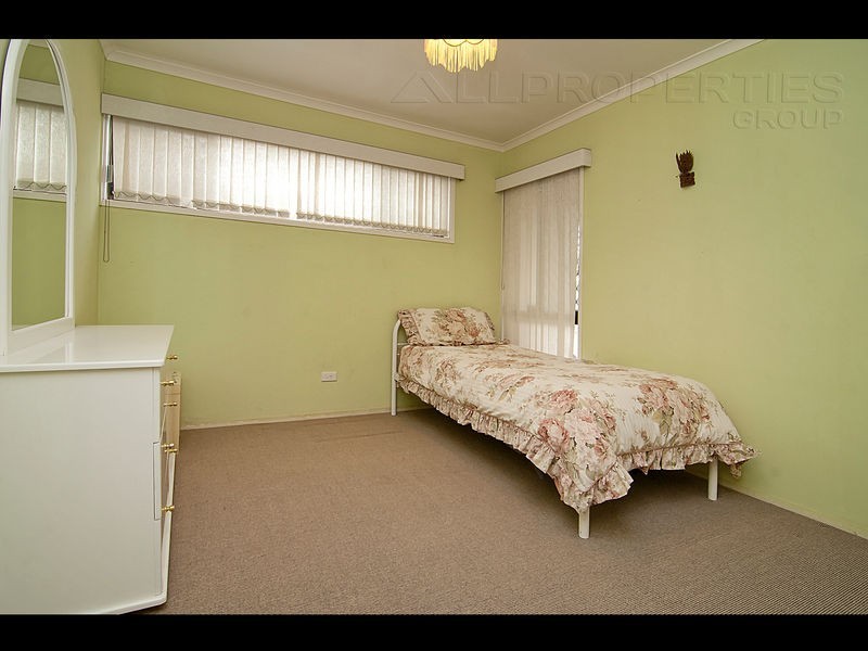 1 Clabon Street, Hillcrest QLD 4118