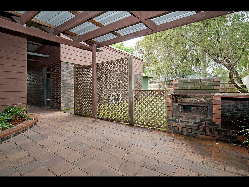 1 Clabon Street, Hillcrest QLD 4118