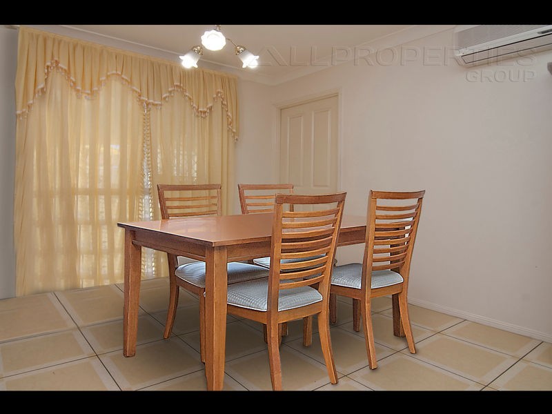 13 Blaxland Place, Forest Lake QLD 4078