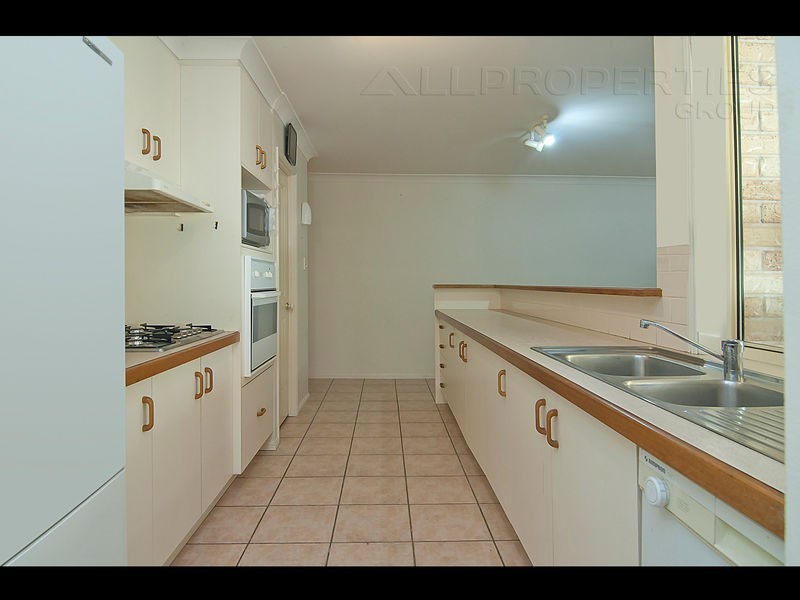 13 Blaxland Place, Forest Lake QLD 4078