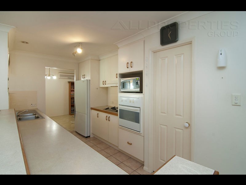 13 Blaxland Place, Forest Lake QLD 4078