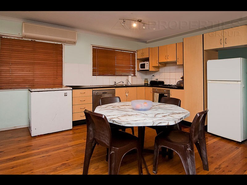42 Windsor St, Slacks Creek QLD 4127