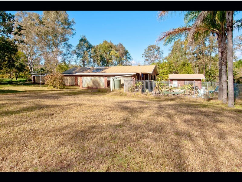 587 – 589 Junction Road, Barellan Point QLD 4306