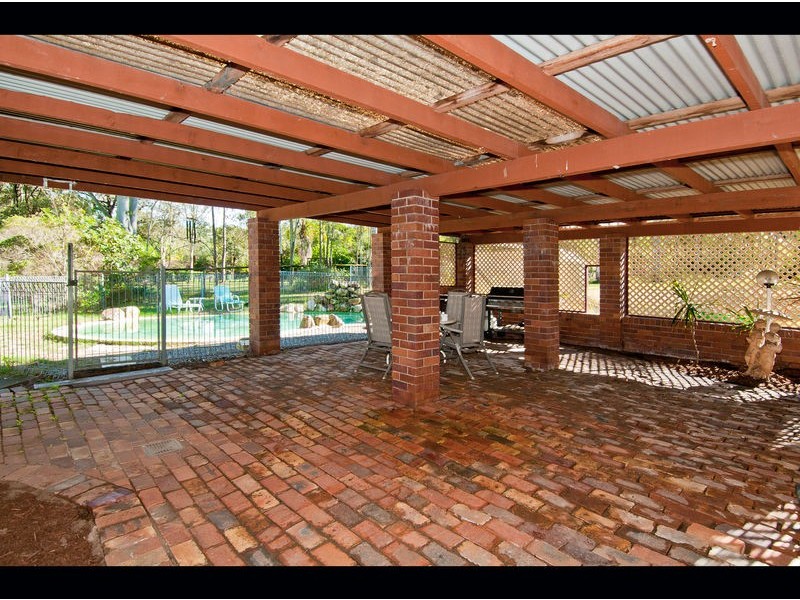 587 – 589 Junction Road, Barellan Point QLD 4306