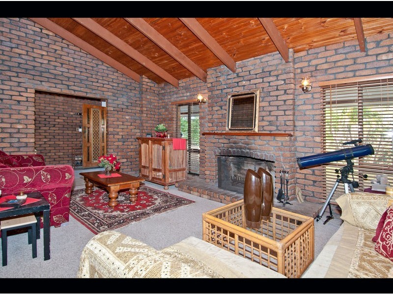 587 – 589 Junction Road, Barellan Point QLD 4306