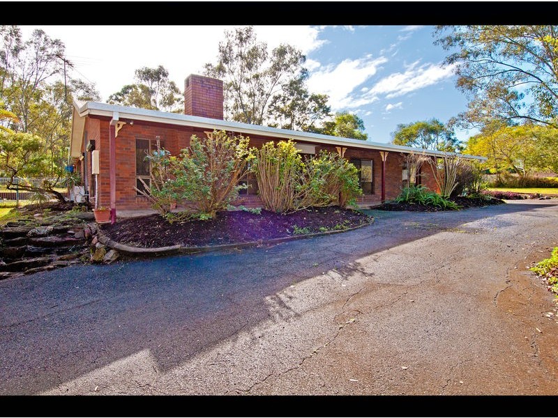 587 – 589 Junction Road, Barellan Point QLD 4306