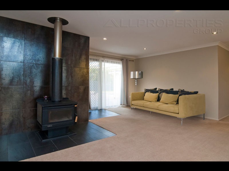 37 Brentwood Drive, Daisy Hill QLD 4127