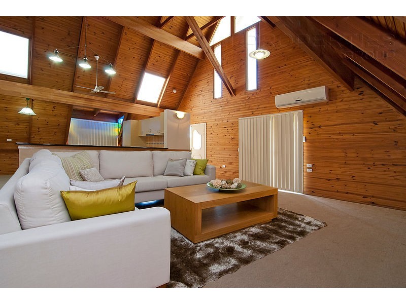 3 Young Court, Springwood QLD 4127