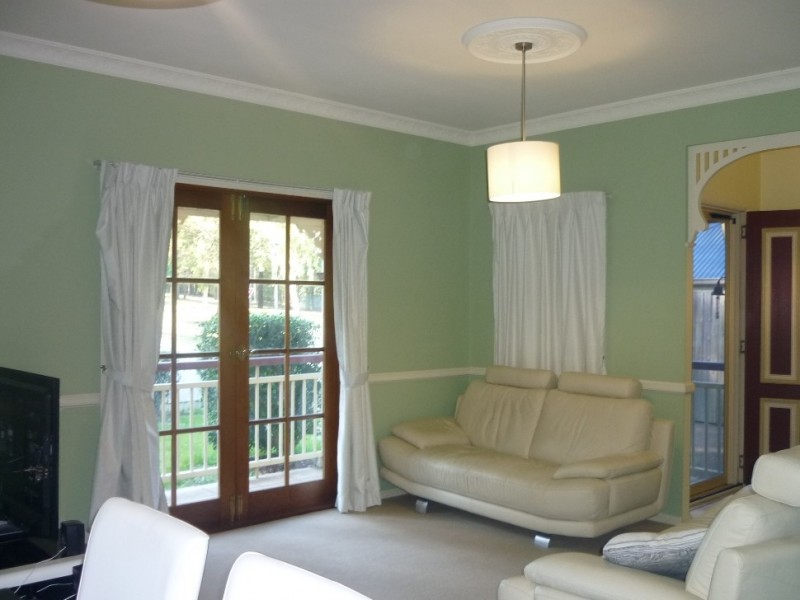 4 Windsor Place, Forest Lake QLD 4078