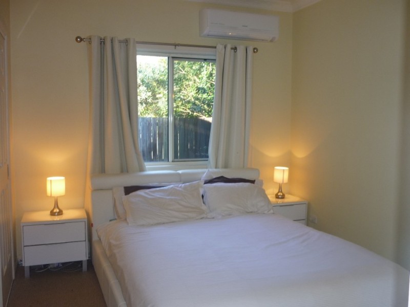 4 Windsor Place, Forest Lake QLD 4078