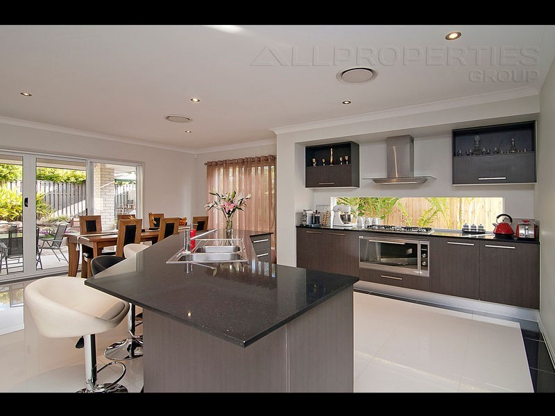 9 Boxwood Close, Heathwood QLD 4110