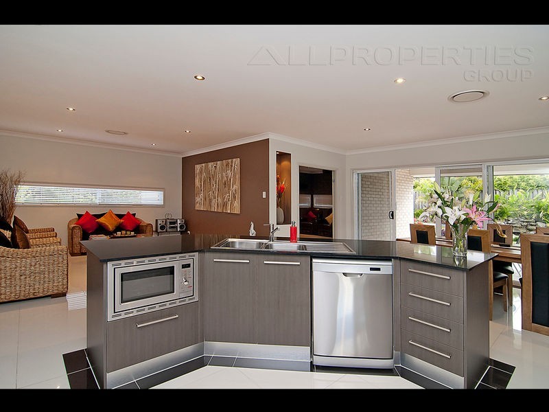 9 Boxwood Close, Heathwood QLD 4110