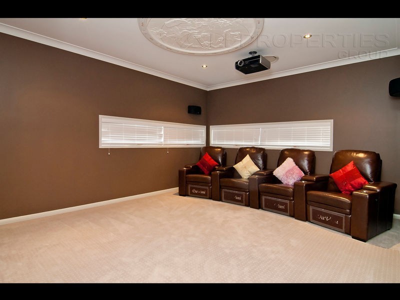 9 Boxwood Close, Heathwood QLD 4110