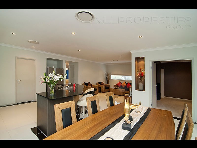 9 Boxwood Close, Heathwood QLD 4110