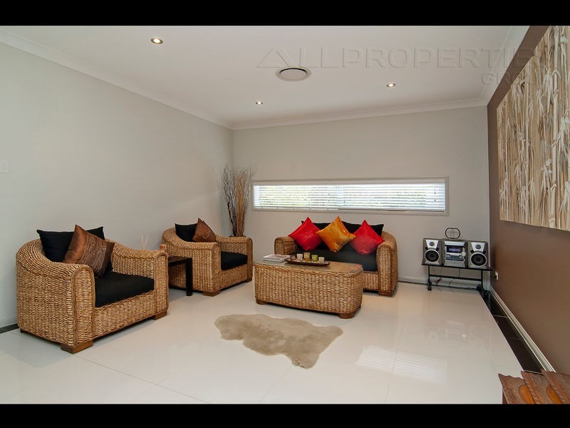 9 Boxwood Close, Heathwood QLD 4110