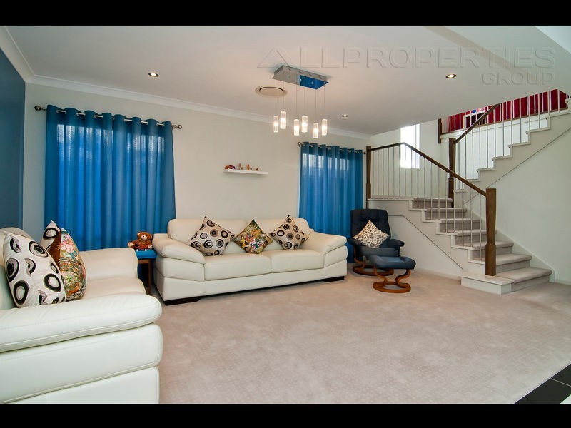 9 Boxwood Close, Heathwood QLD 4110