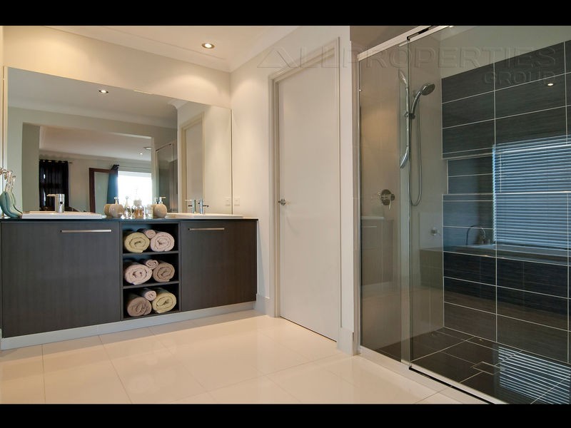 9 Boxwood Close, Heathwood QLD 4110