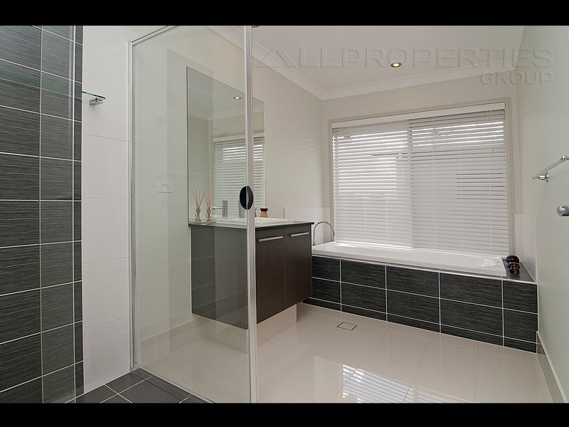 9 Boxwood Close, Heathwood QLD 4110