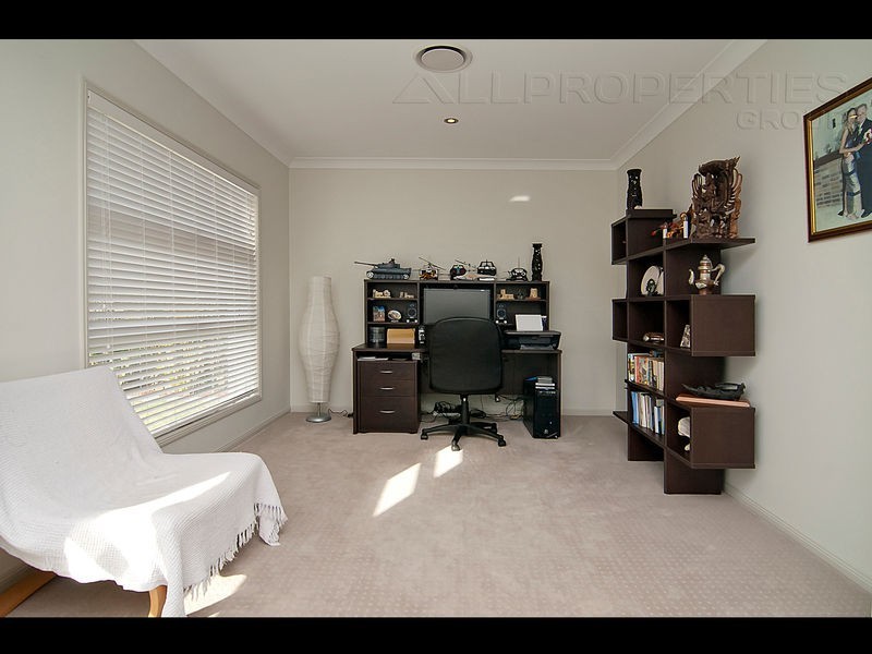 9 Boxwood Close, Heathwood QLD 4110