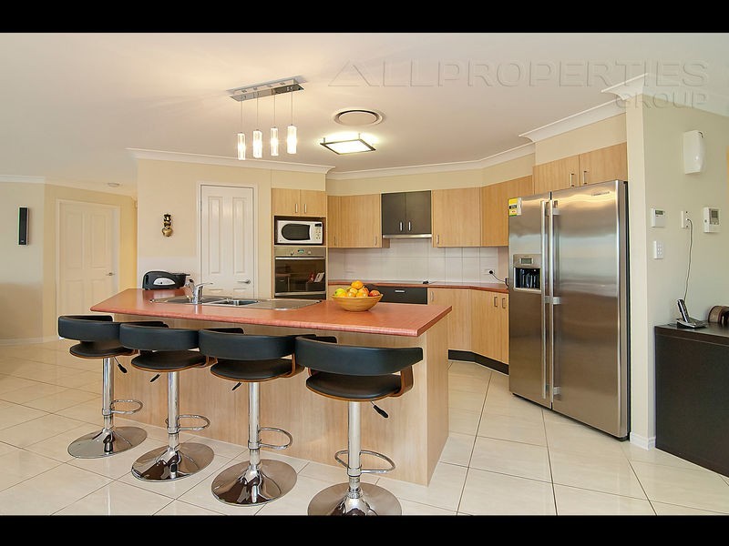 1 Juniper  St, Heathwood QLD 4110