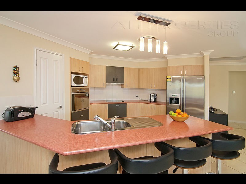 1 Juniper  St, Heathwood QLD 4110