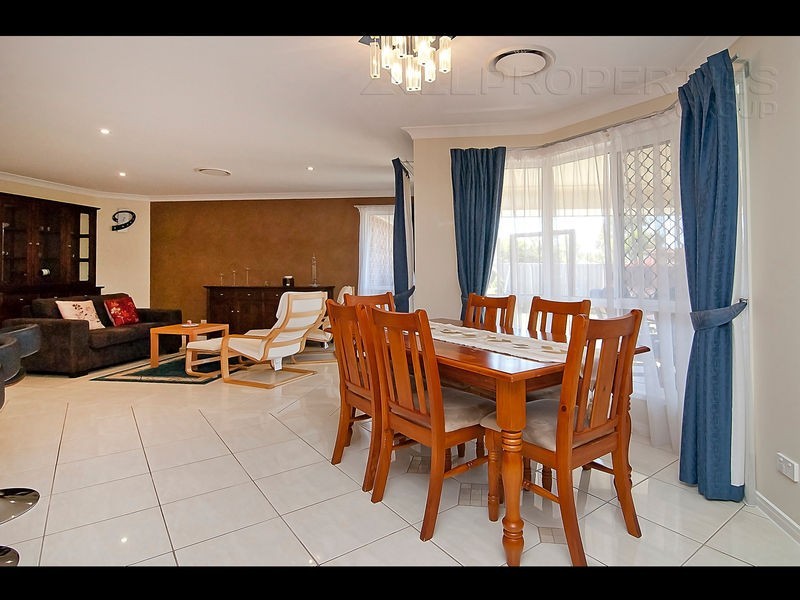 1 Juniper  St, Heathwood QLD 4110