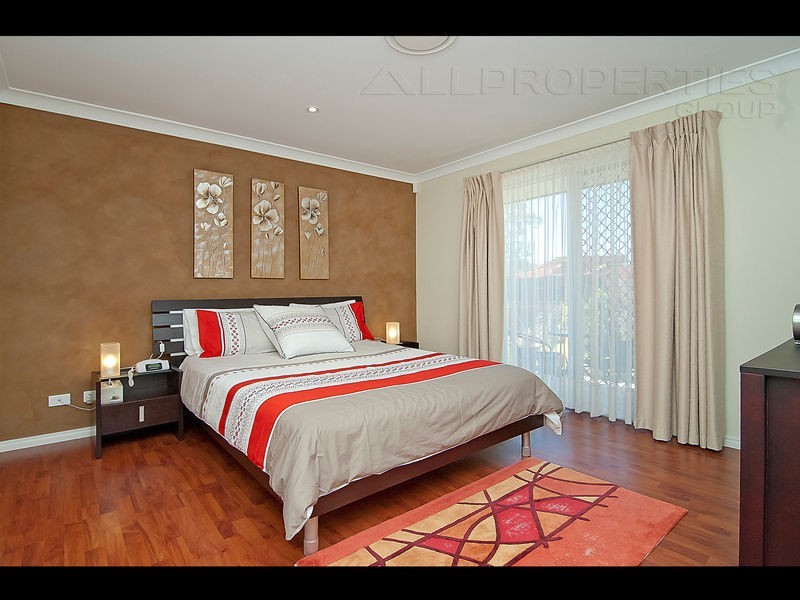 1 Juniper  St, Heathwood QLD 4110