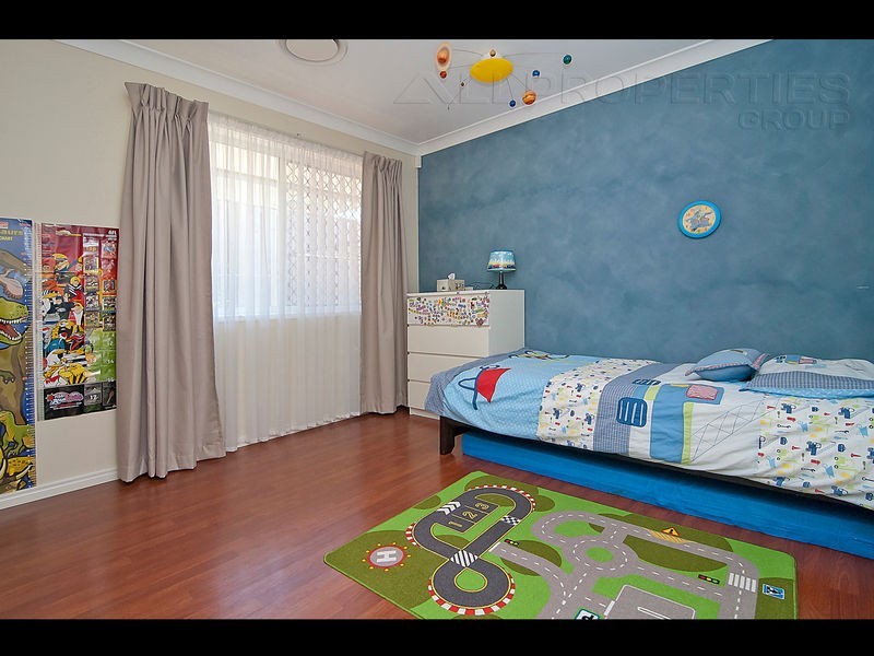 1 Juniper  St, Heathwood QLD 4110