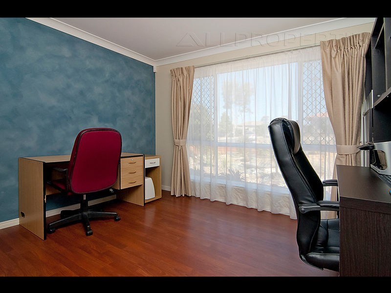 1 Juniper  St, Heathwood QLD 4110