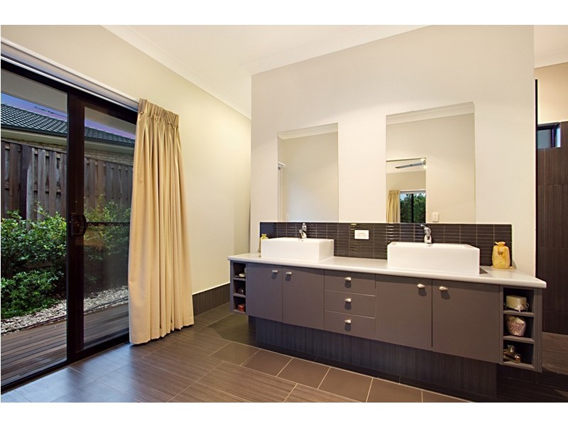 4 Cypress Street, Heathwood QLD 4110