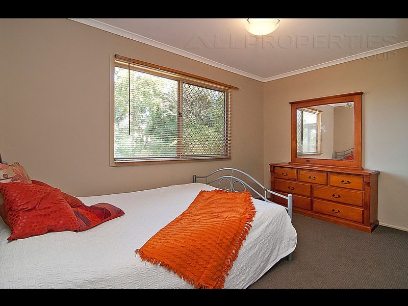 22 Ashton Street, Kingston QLD 4114
