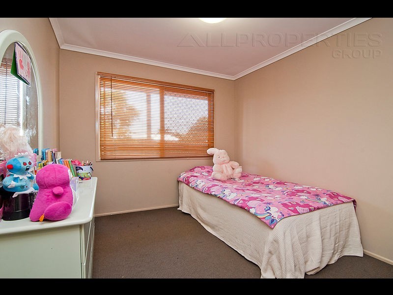 22 Ashton Street, Kingston QLD 4114