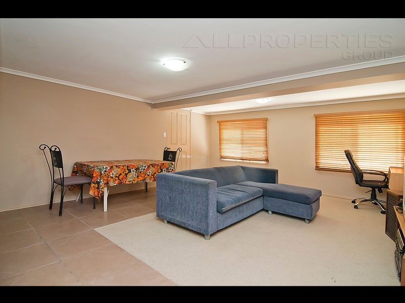 22 Ashton Street, Kingston QLD 4114