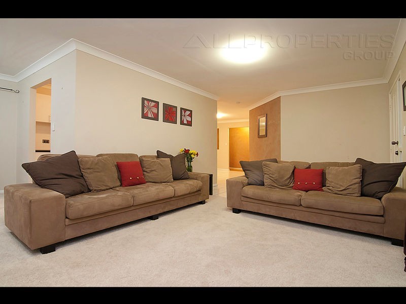 178 Emerald Drive, Regents Park QLD 4118