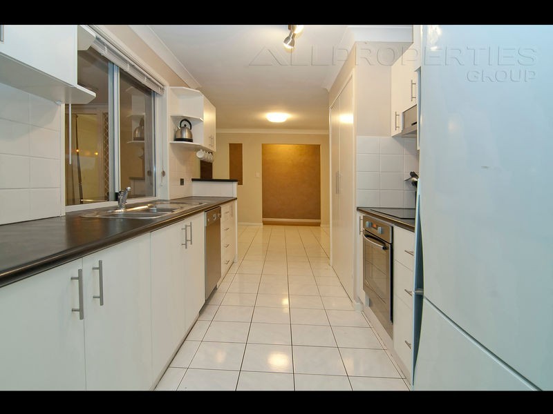 178 Emerald Drive, Regents Park QLD 4118